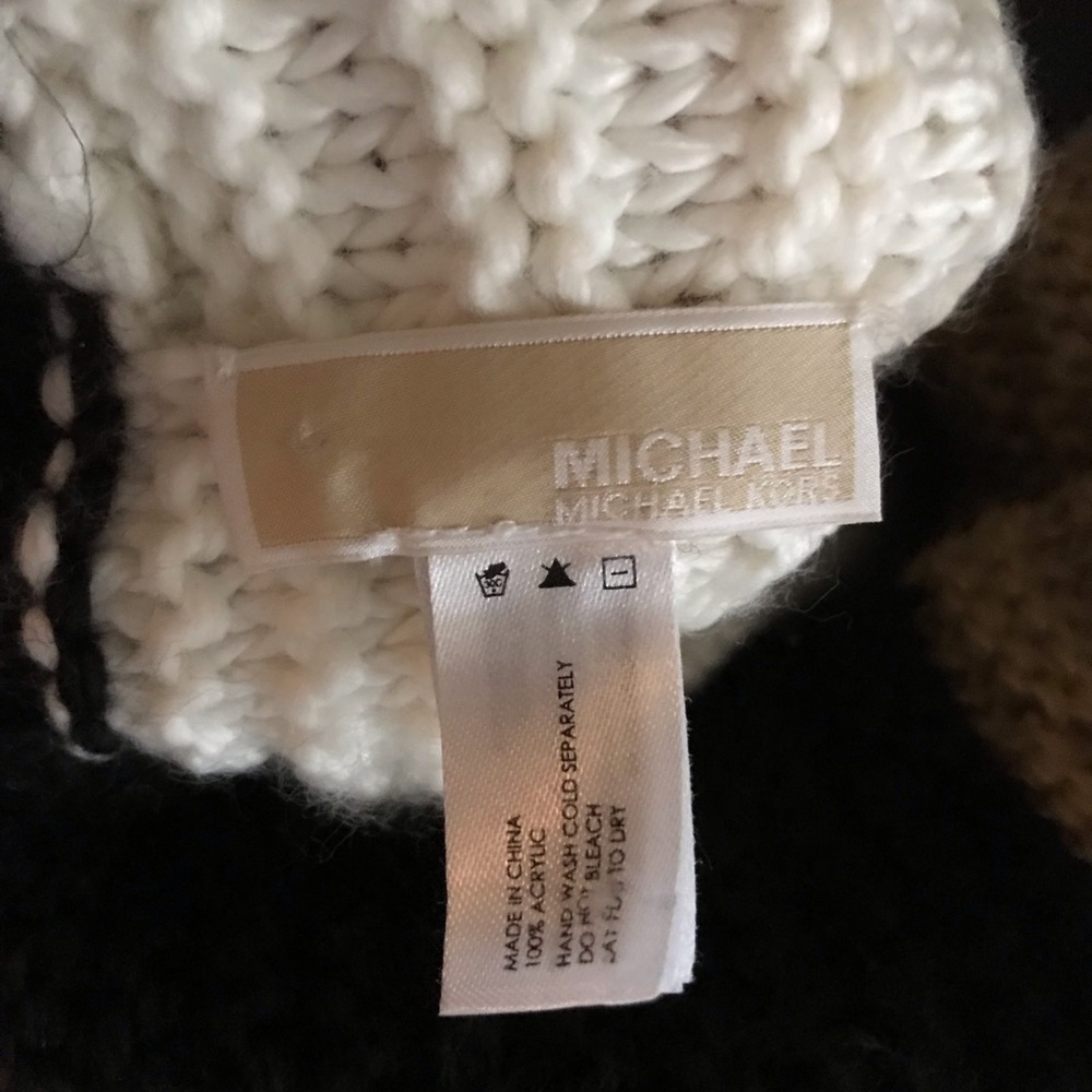 Michael Kors Infinity Scarf - Picture 4 of 5